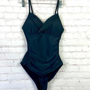 Hilor. Black One Piece slimming swimsuit w/ rouched detail on sides.  Women's 6